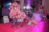 Ấn tượng khăn trải bàn hồng trong tiệc cưới Jenifer